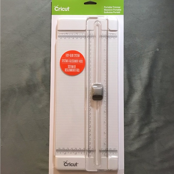 Cricut Portable Trimmer NEW - Picture 1 of 8